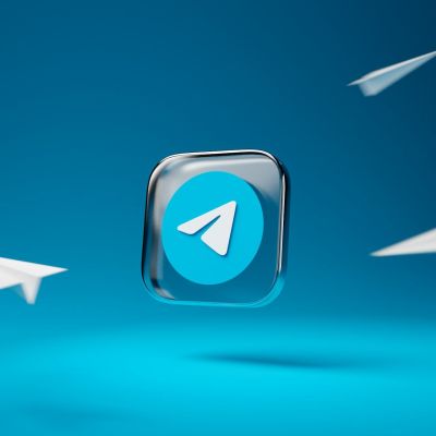 a blue button with a white arrow on it, Telegram's logo